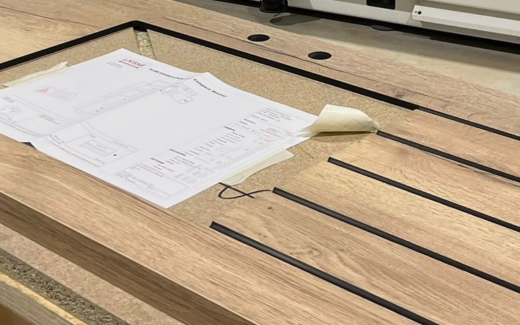 Plan de travail en cours de réalisation avec les informations de commandes à côté