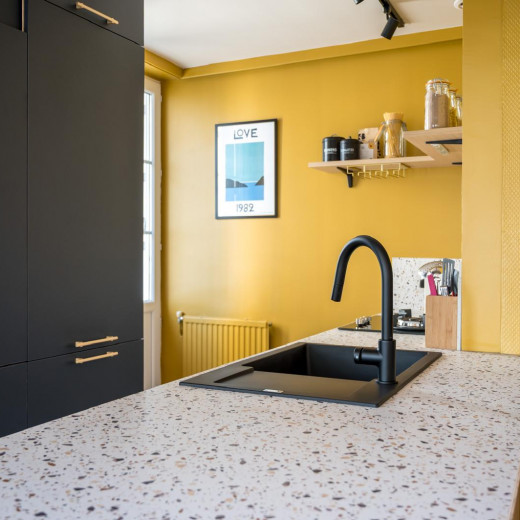 Cuisine avec plan de travail terrazzo Pelago stratifié