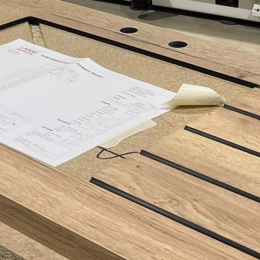 Plan de travail en cours de réalisation avec les informations de commandes à côté